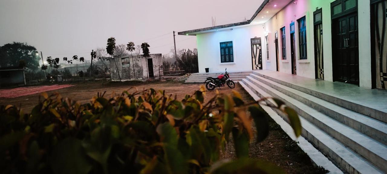 Kamla Guest House Kushinagar Esterno foto
